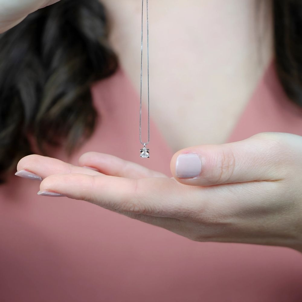 collier_punto_luce_quadrato_tornito_diamante